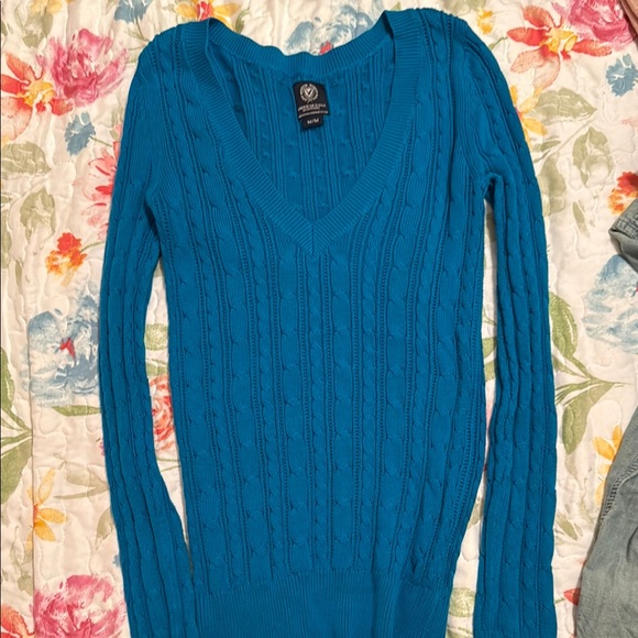Blue V-Neck Cable Knit Sweater - Picture 1 of 1